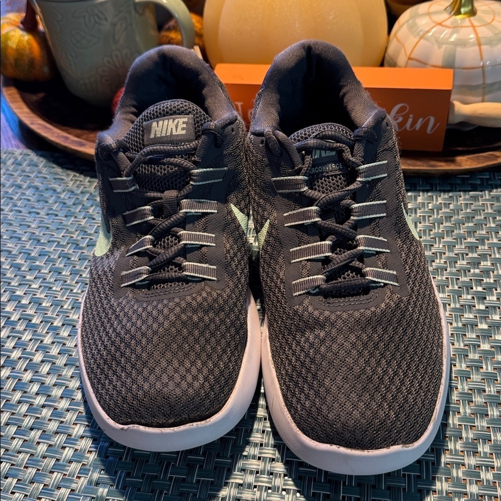 Nike Lunar Converge Women’s Running Shoes - Size 8